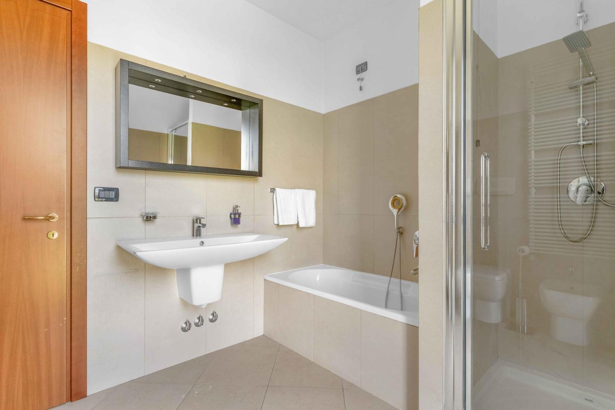 Santa Giulia Suite - Futurismo 17 Milan Luaran gambar